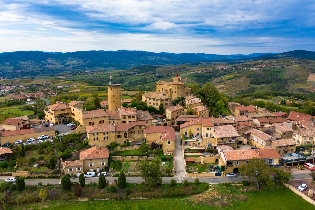 Oingt (Rhône) Vue aérienne en 2019
