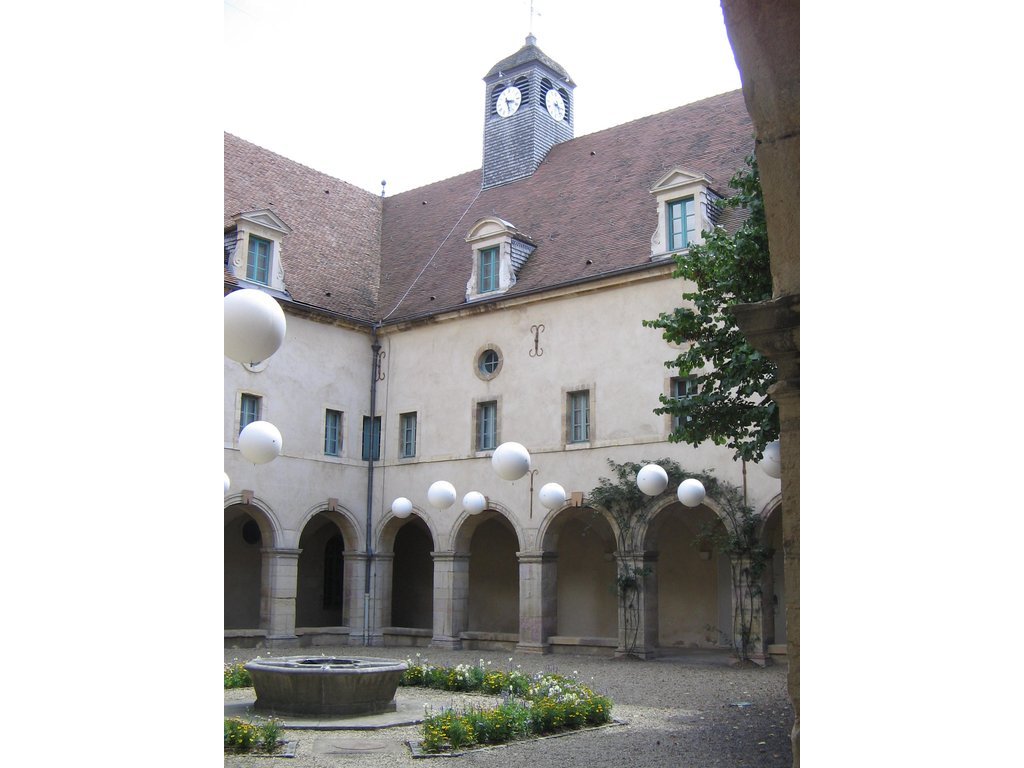 Musée de la Vie Bourguignonne Perrin de Puycousin - Cloître du Monastèredes Bernardines
