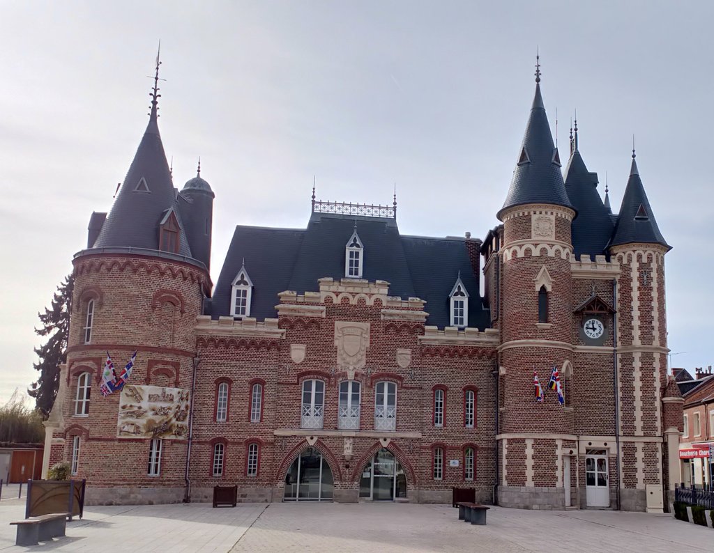 hôtel de ville, façade principale.