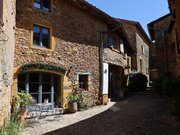Oingt rue du village