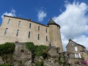 Château de Mayenne - vue générale depuis la rivière