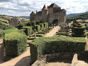 Voie principale d'entrée au Château de Berzé