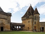 Le Château de Biron By Thesupermat CC BY-SA 3.0  via Wikimedia Commons