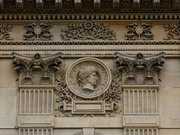 Le palais du Louvre à Paris.