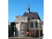Le Palais Rihour et le monument aux morts à Lille.