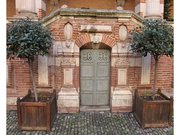 Toulouse-assezat-porte-sous-escalier