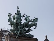 Paris - Grand Palais - Statue 