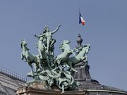 Paris - Grand Palais - Statue