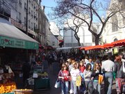 Quartier latin de Paris- Marché rue Mouffetard St Medard