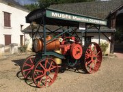 Tracteur portant le nom musée de Maurice Dufresne