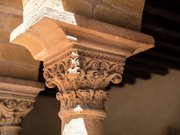 Chapiteau du cloître du prieuré de Salles-Arbuissonnas-en-Beaujolais