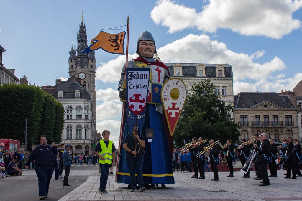 Le fier chevalier de la ville d’estaires